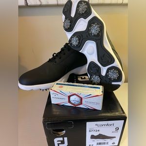 Mens FootJoy Black EComfort Golf Shoes (Medium) Golf Balls Free with purchase.